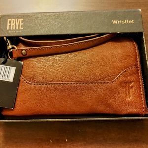 Frye Wrislet